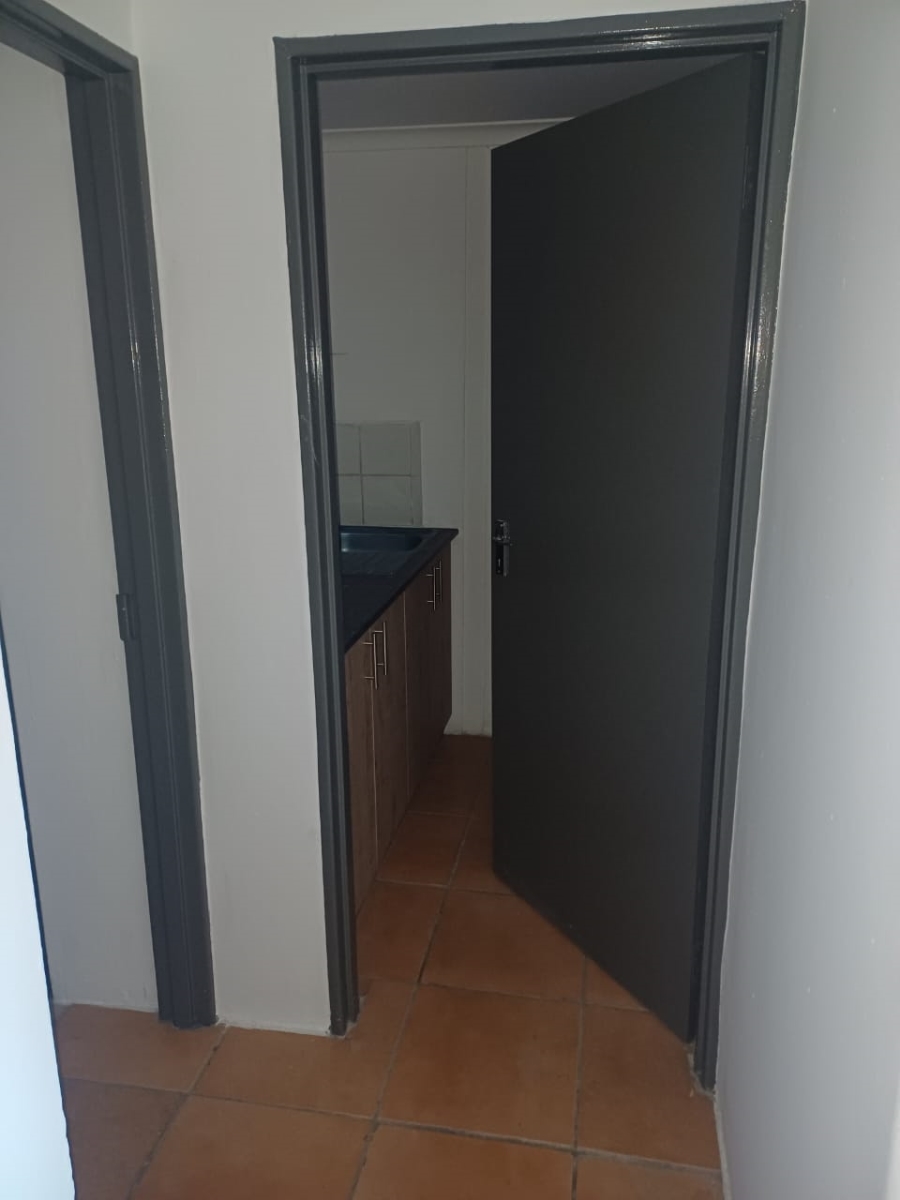 To Let Commercial Property for Rent in Okavango Park Western Cape